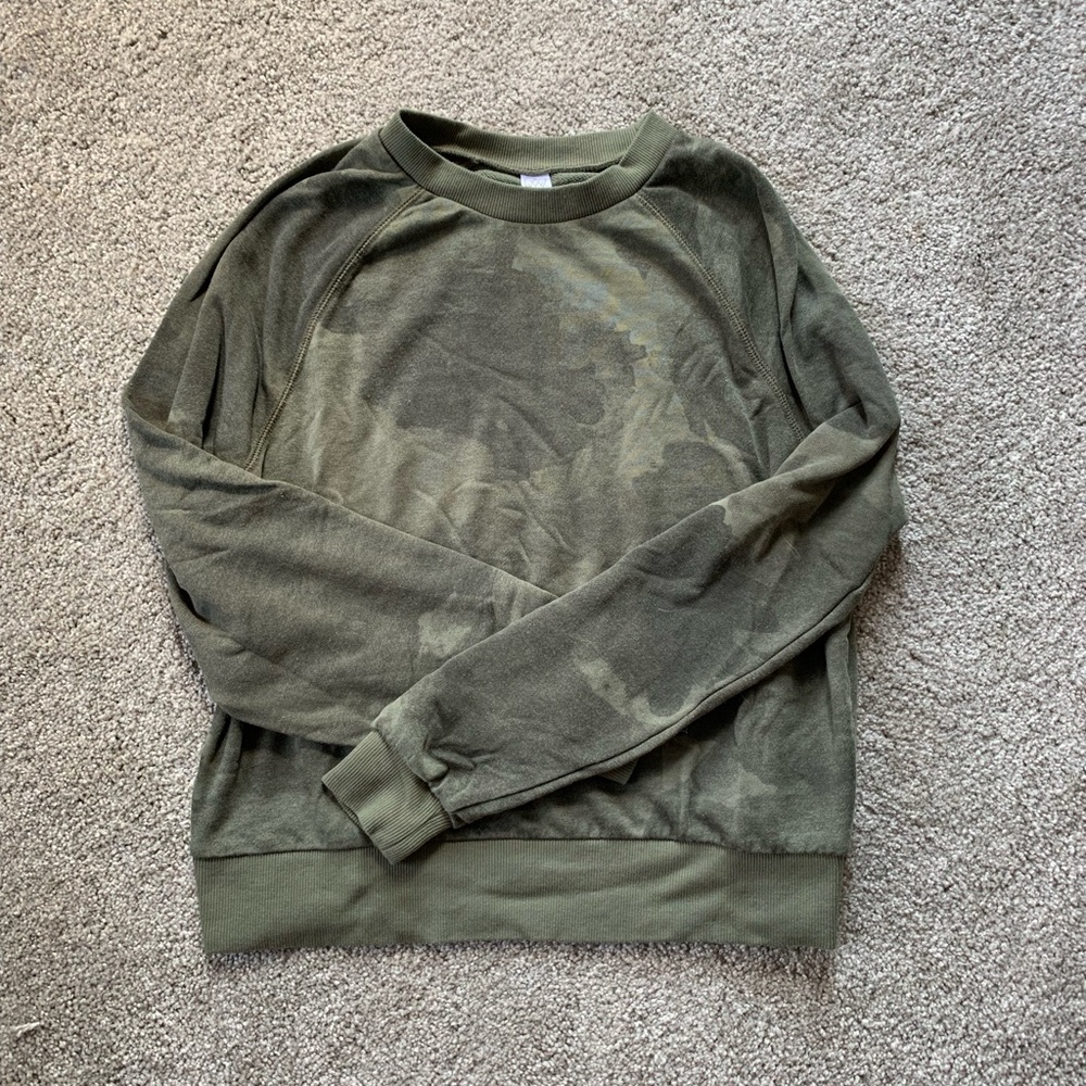 camouflage crew neck